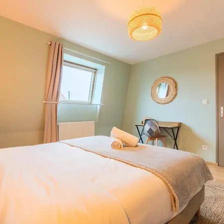 2 Bedroom Near Metro & Shops Lägenhet *