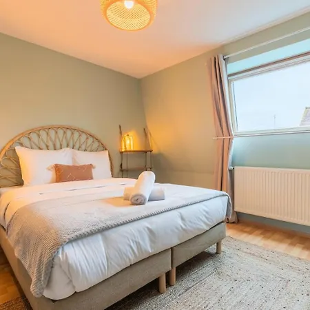 2 Bedroom Near Metro & Shops Appartement Roubaix